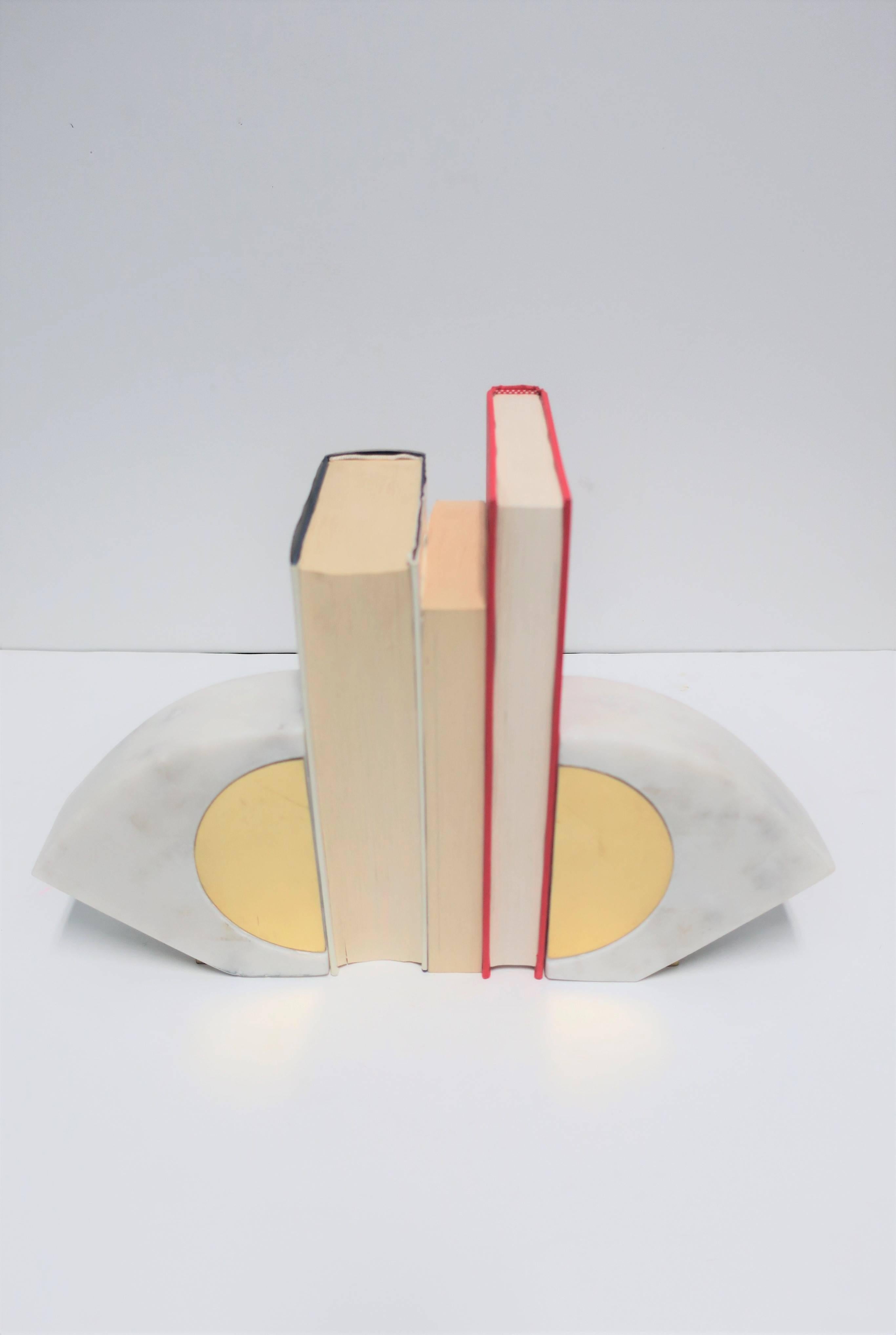 White and Gold Marble Bookends or Decorative Object Sculpture In Good Condition In New York, NY