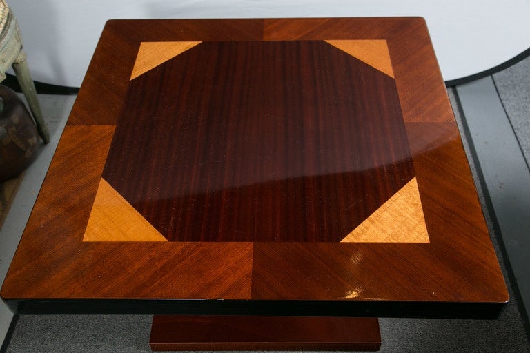 Mahogany Art Deco Square Coffee or Side Table with Inlaid Multiwood Top In Excellent Condition For Sale In Stamford, CT
