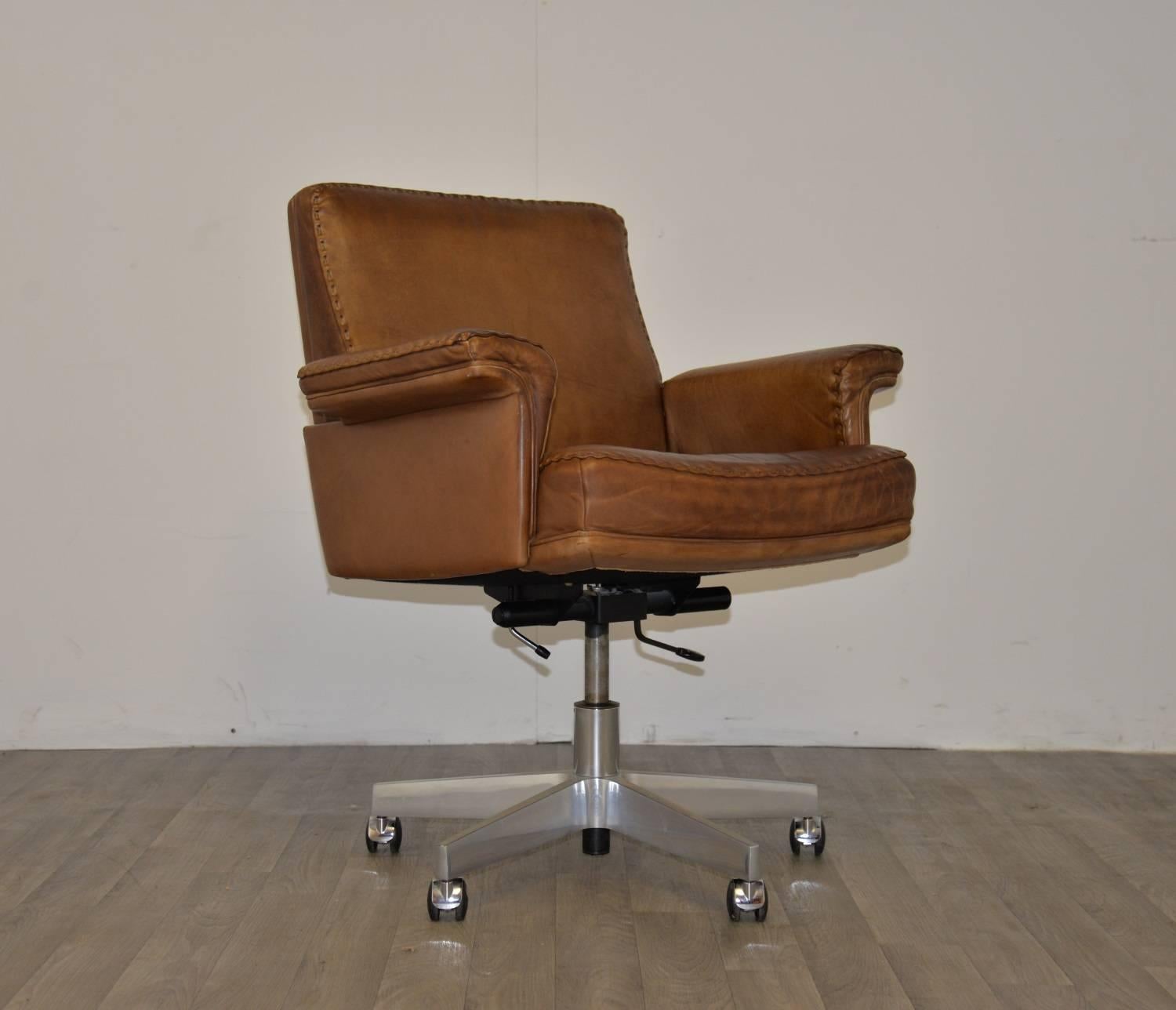 Mid-Century Modern Vintage De Sede DS 35 Executive Swivel Armchair, 1960s