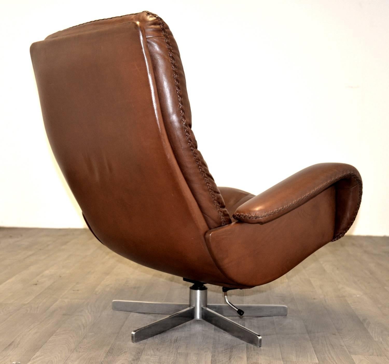 Vintage De Sede S 231 James Bond Swivel Armchair with Ottoman 1960s In Good Condition In Fen Drayton, Cambridgeshire