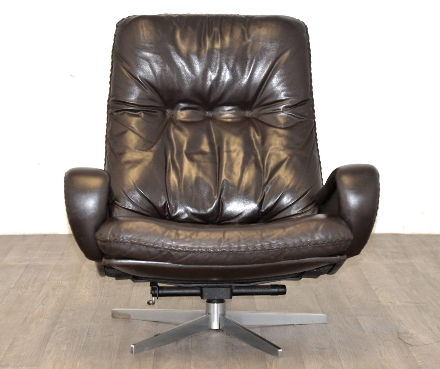 Discounted airfreight for our US and International customers (from 2 weeks door to door)

We bring to you an ultra-rare and highly desirable Vintage 1960s De Sede S 231 James Bond swivel lounge armchair with ottoman. This same swivel lounge armchair