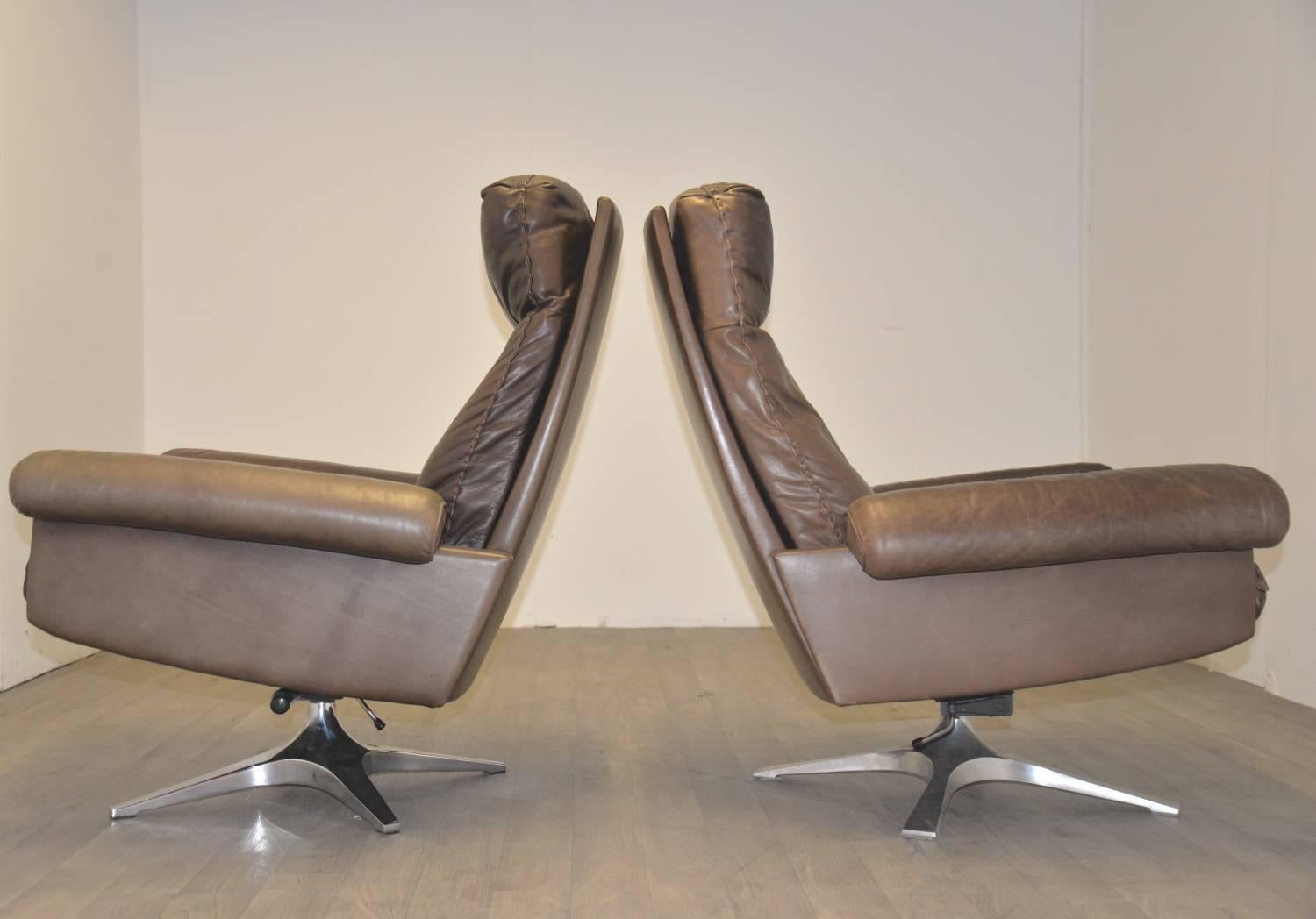 Swiss Pair of Vintage De Sede DS-31 High Back Swivel Lounge Club Armchairs, 1970s