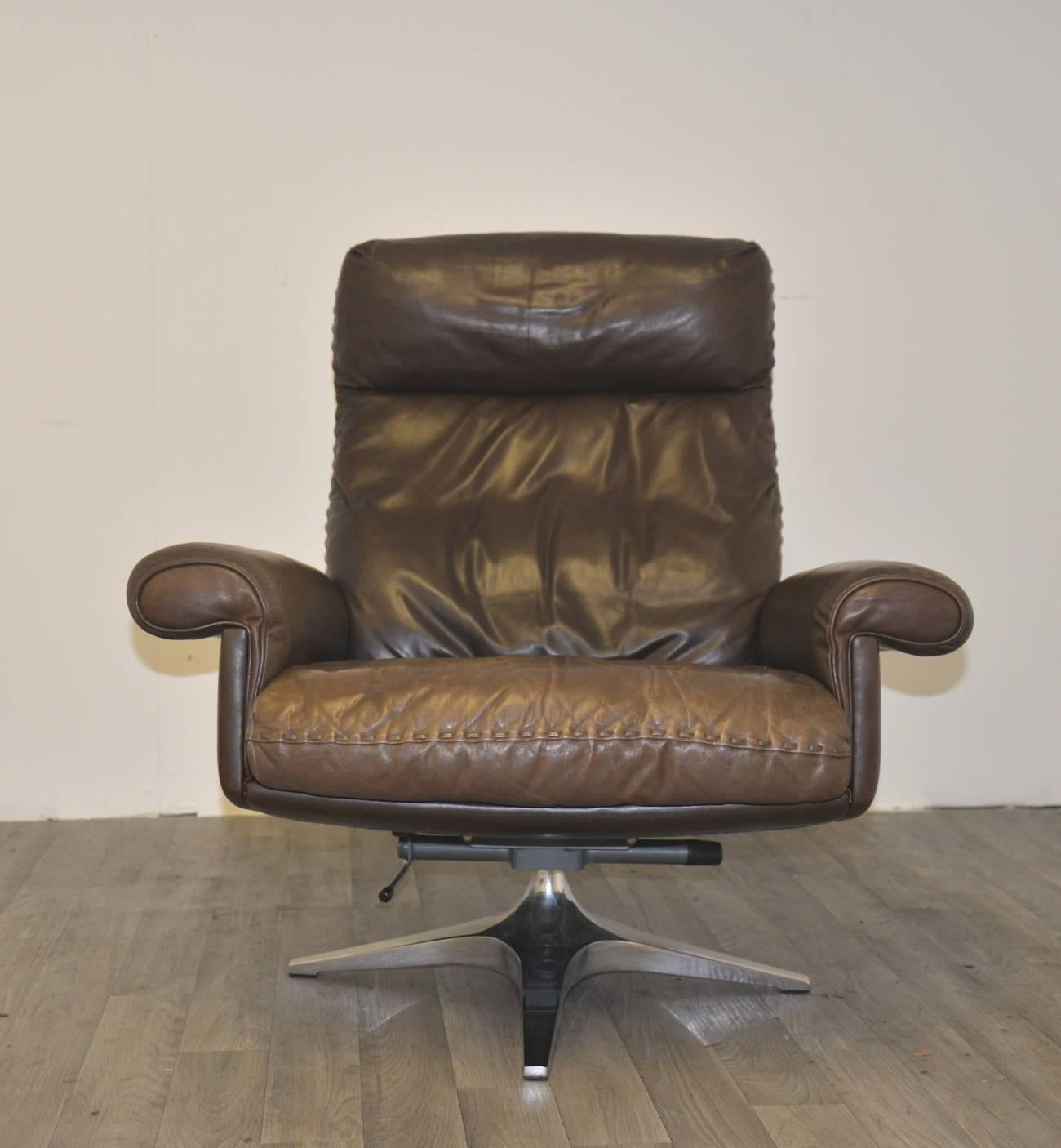Leather Pair of Vintage De Sede DS-31 High Back Swivel Lounge Club Armchairs, 1970s