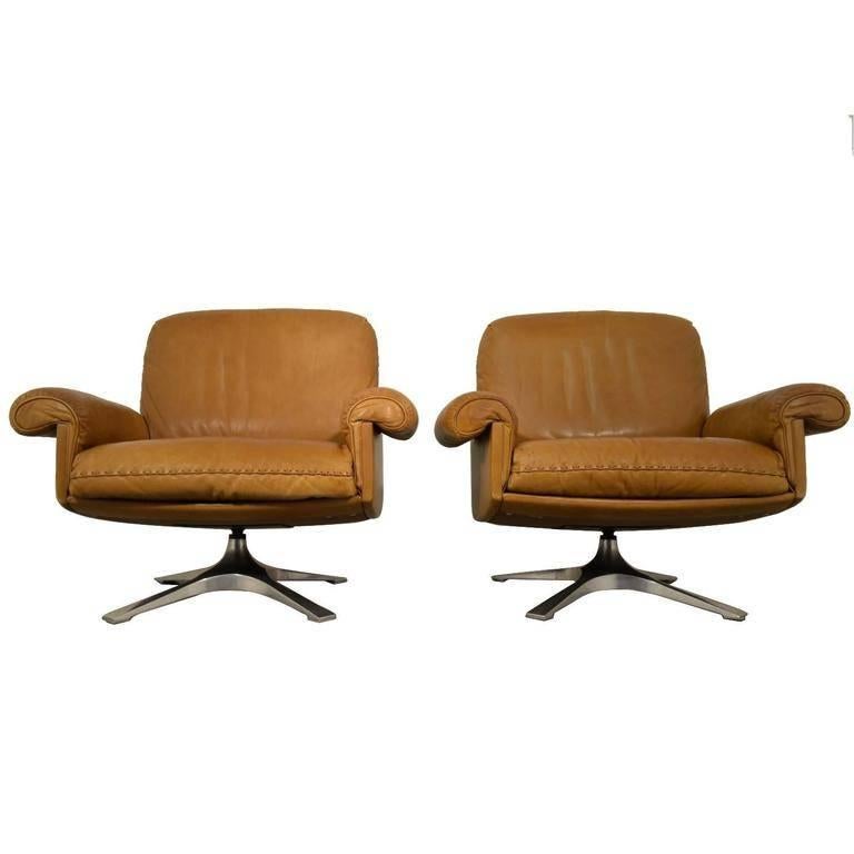 Discounted airfreight for our US and International customers ( from 2 weeks door to door )  
 
We are delighted to bring to you a vintage de Sede DS 31 two-sear sofa and matching pair of lounge swivel club armchairs. This Classic combination was