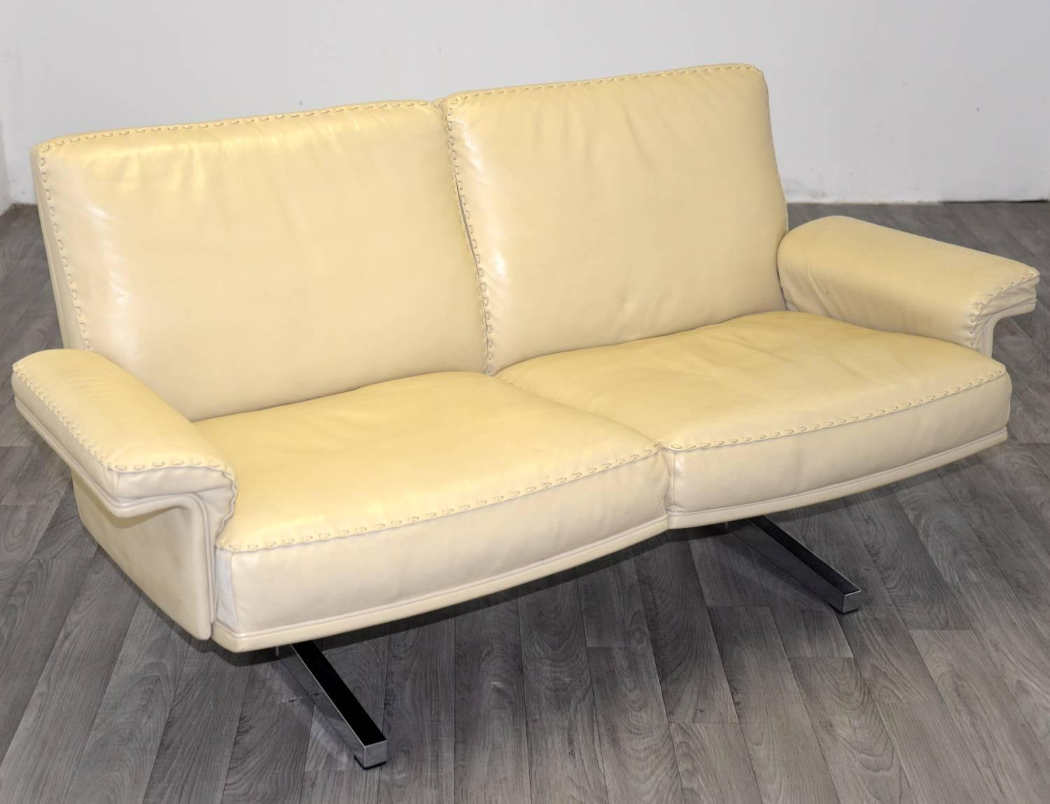 Late 20th Century Vintage De Sede DS 35 Two-Seat Loveseat and Swivel Armchair and ottoman, 1970s For Sale
