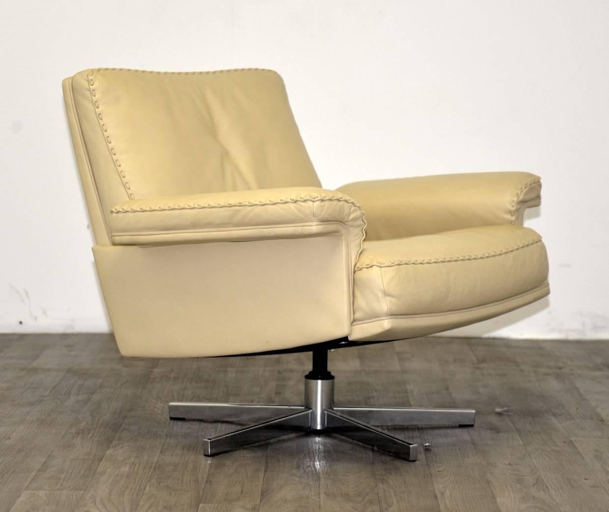 Vintage De Sede DS 35 Two-Seat Loveseat and Swivel Armchair and ottoman, 1970s For Sale 2