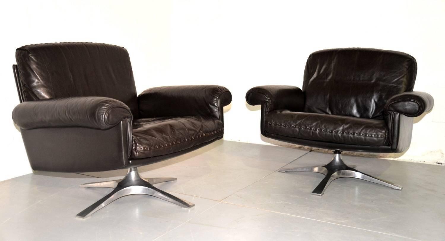 Discounted airfreight for our US and International customers ( from 2 weeks door to door)

We are delighted to bring to you a pair of highly desirable retro De Sede DS-31 swivel lounge club armchairs in beautiful soft leather with whipstitch edge