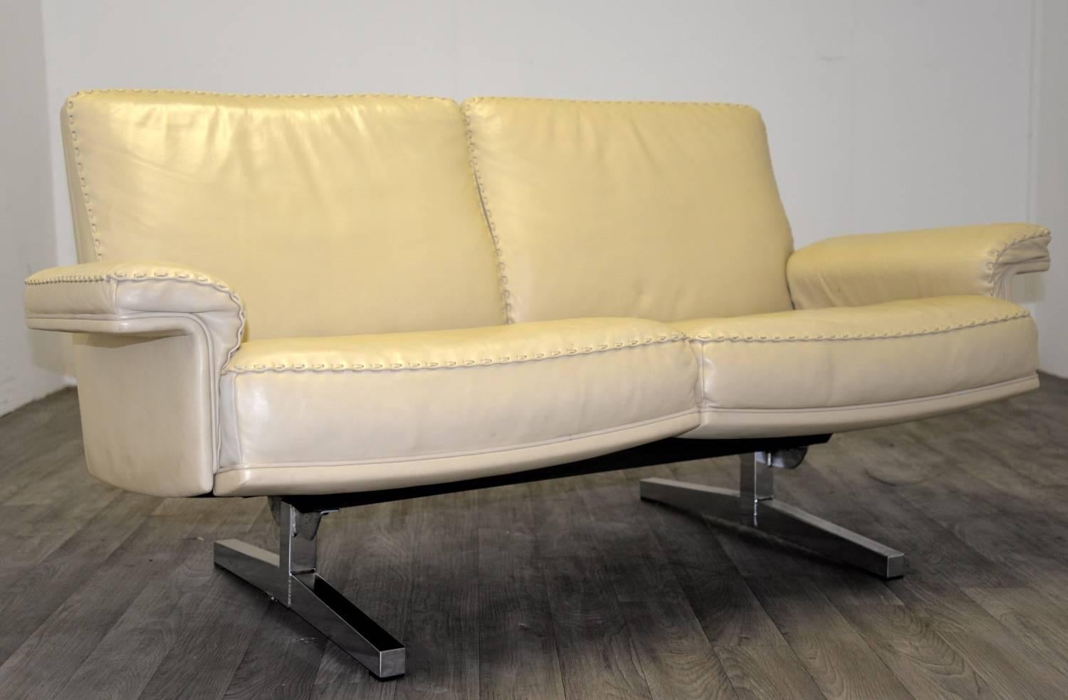 Swiss Vintage De Sede DS 35 Two-Seat Sofa or Loveseat with ottoman, 1970s For Sale