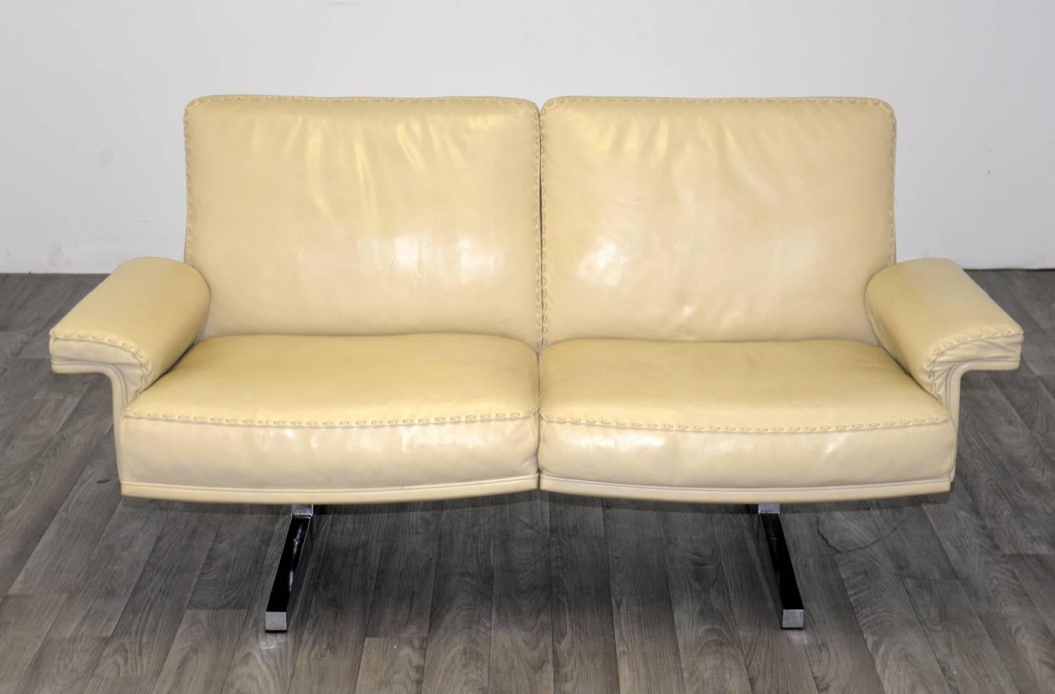 Leather Vintage De Sede DS 35 Two-Seat Sofa or Loveseat with ottoman, 1970s For Sale