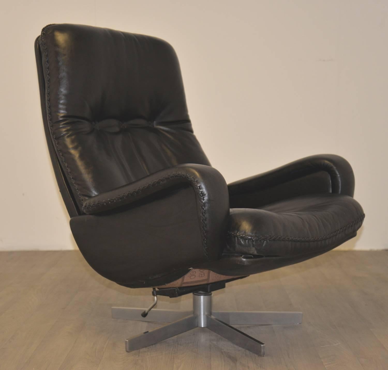 Leather Vintage James Bond 1960s De Sede Swivel Club Lounge Armchair with Ottoman