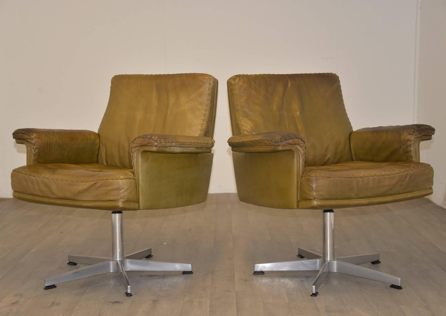 Discounted airfreight for our US Continent customers (2 weeks door to door)

Extremely rare find, pair of vintage de Sede executive desk armchairs upholstered in beautiful soft olive green aniline leather. Built in the late 1960`s by de Sede