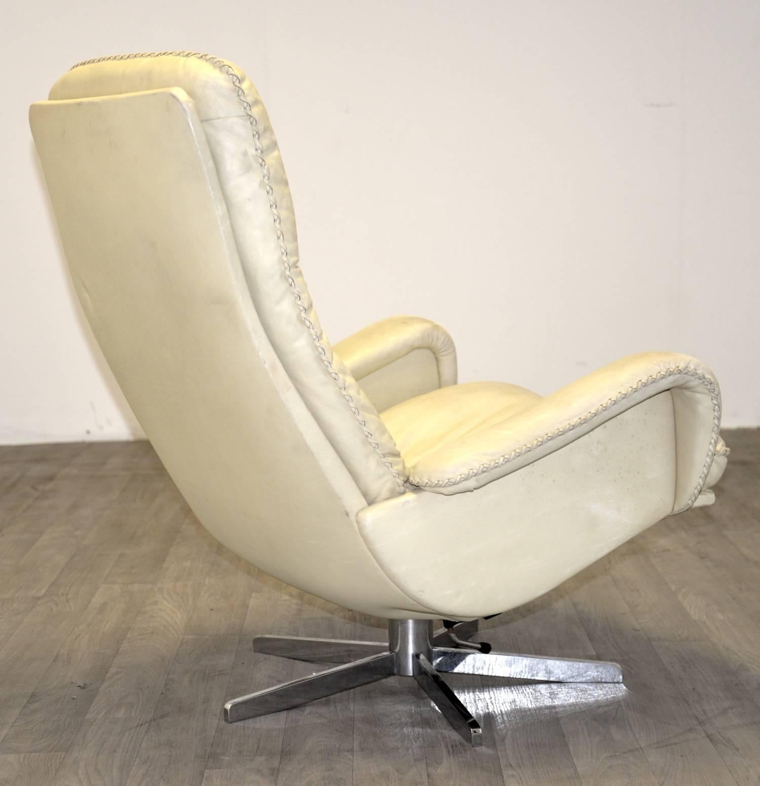 Swiss Vintage De Sede S 231 James Bond Swivel Lounge Armchair, 1960s For Sale