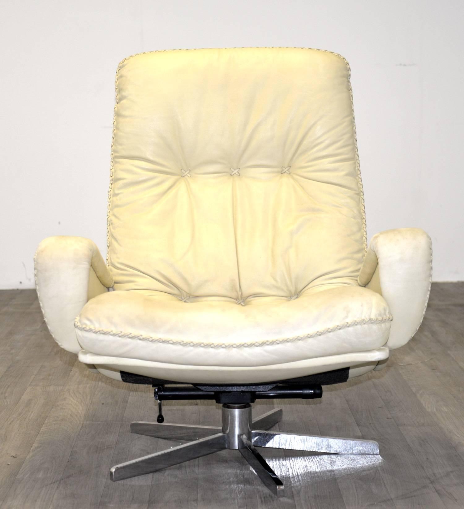 Discounted airfreight for our US Continent and International customers (from 2 weeks door to door)

We are delighted to bring to you an ultra rare and highly desirable De Sede S 231 vintage lounge swivel club armchair. Built in the late 1960s by De