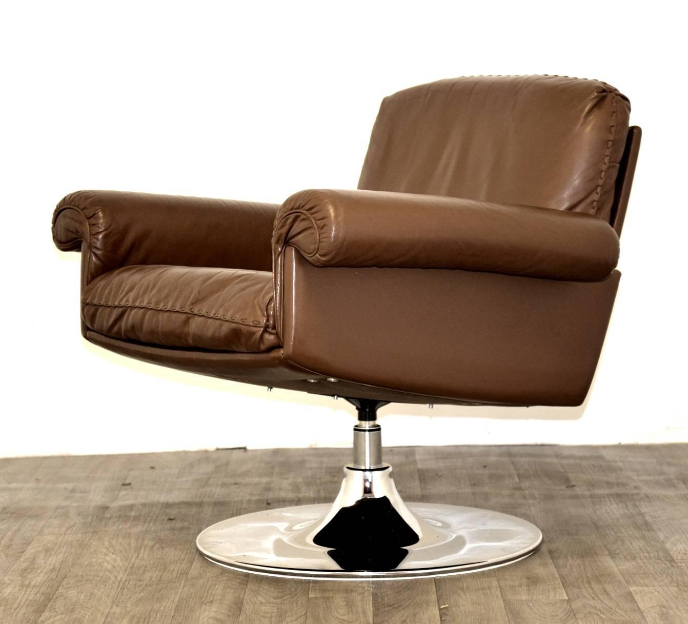 Discounted airfreight for our US and International customers ( from 2 weeks door to door)

The Cambridge Chair Company brings to you a vintage 1970s De Sede DS 31 lounge armchair in soft brown aniline leather with superb whipstitch edge detail. This