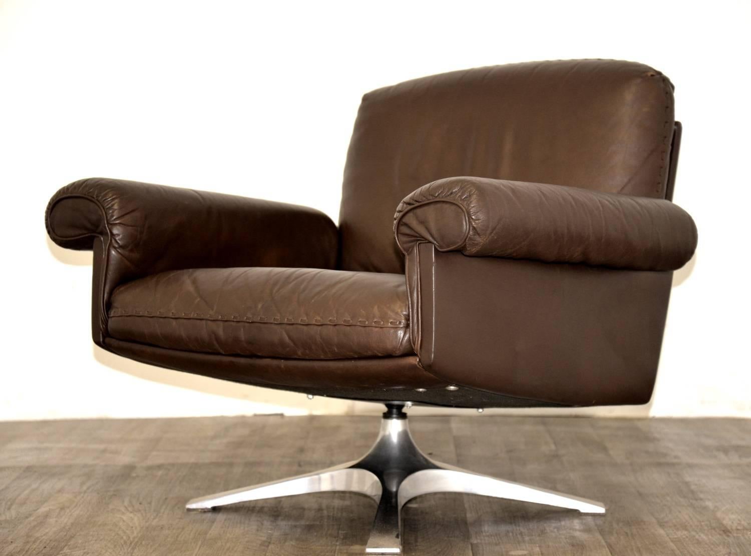 Discounted airfreight for our US and International customers ( from 2 weeks door to door)

We are delighted to bring to you a vintage 1970`s de Sede DS 31 lounge armchair in soft brown aniline leather with superb whipstitch edge detail. This swivel