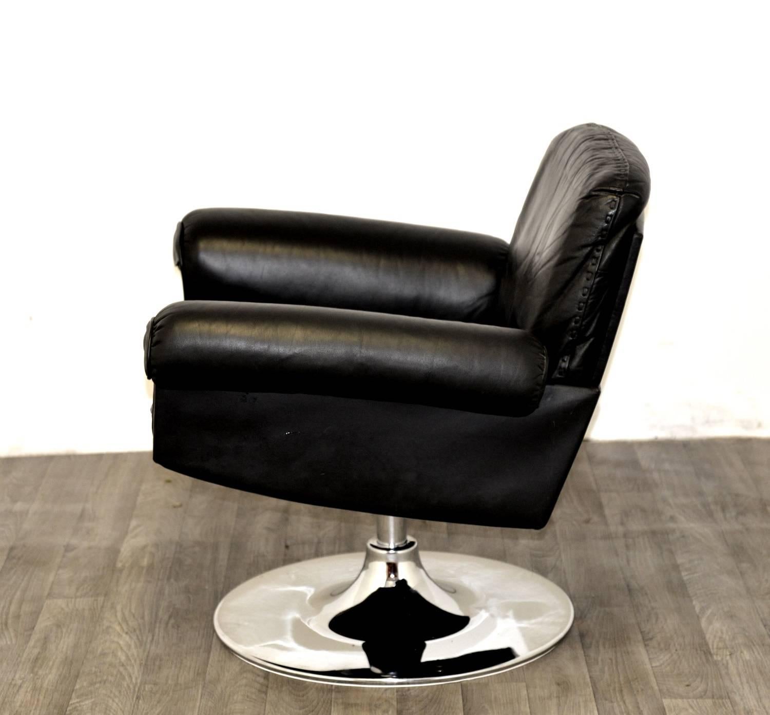 Discounted airfreight for our US and International customers ( from 2 weeks door to door ) 

The Cambridge Chair Company brings to you a vintage 1970s De Sede DS 31 swivel lounge armchair in stunning soft black aniline leather with superb whipstitch