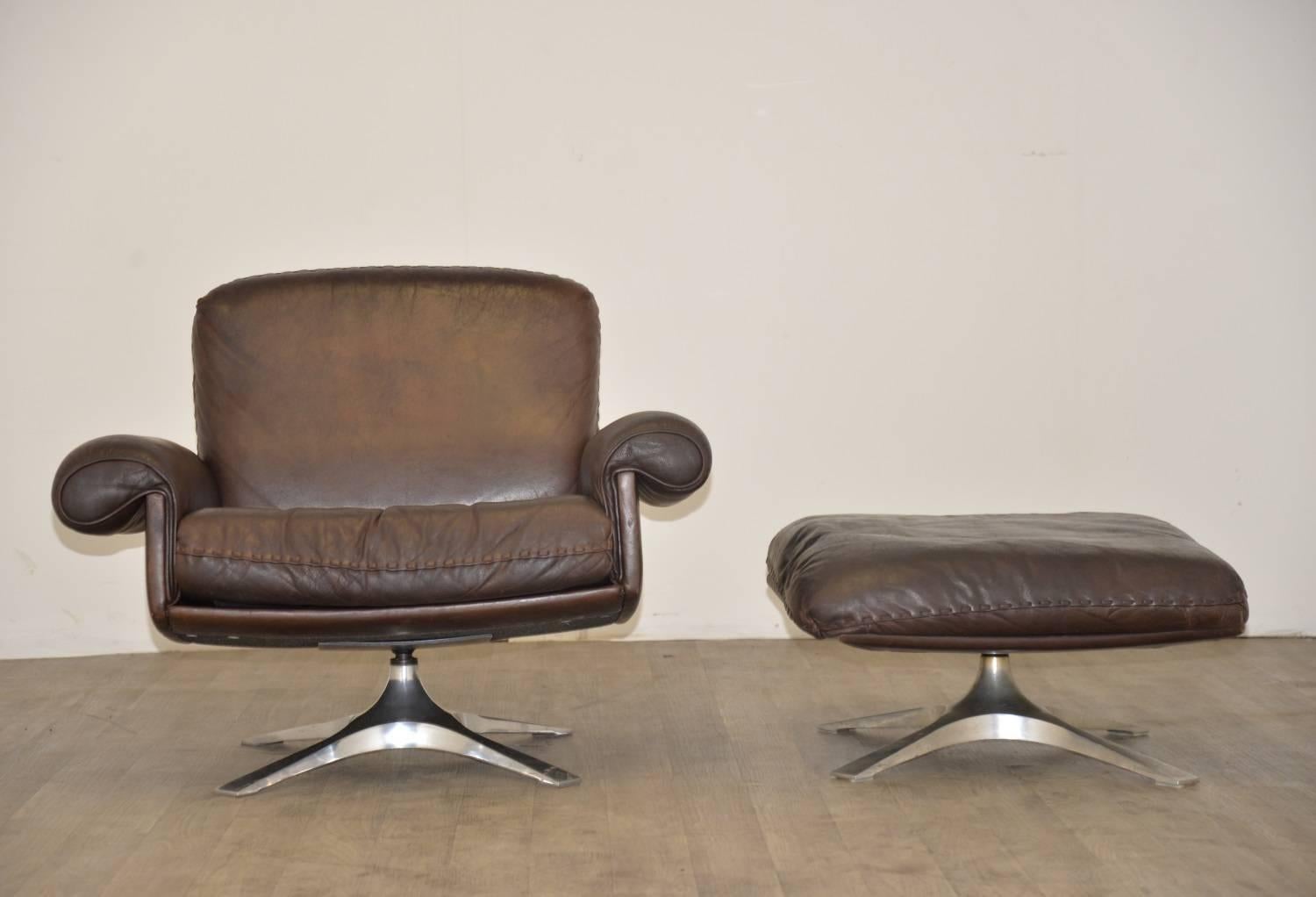 Swiss Vintage De Sede DS 31 Swivel Lounge Armchairs and Ottoman, 1970s
