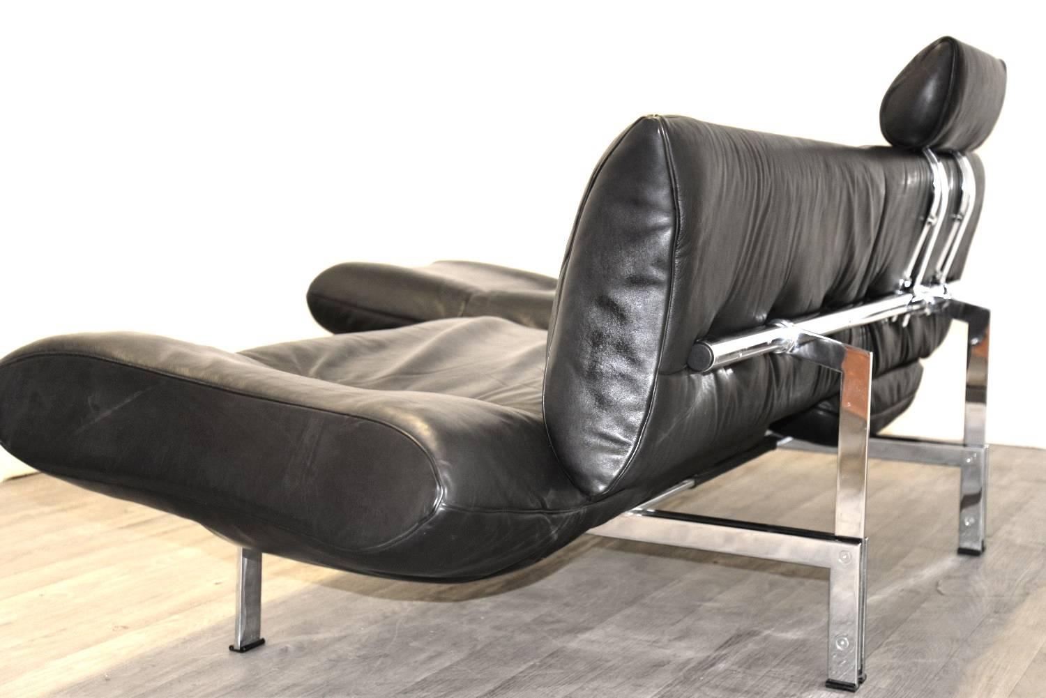 Discounted airfreight for our US and International customers ( from 2 weeks door to door ) 

We are delighted to bring to you an ultra rare vintage de Sede DS 140 sofa or chaise longue. Standing on a sturdy polished chrome-plated frame, with an