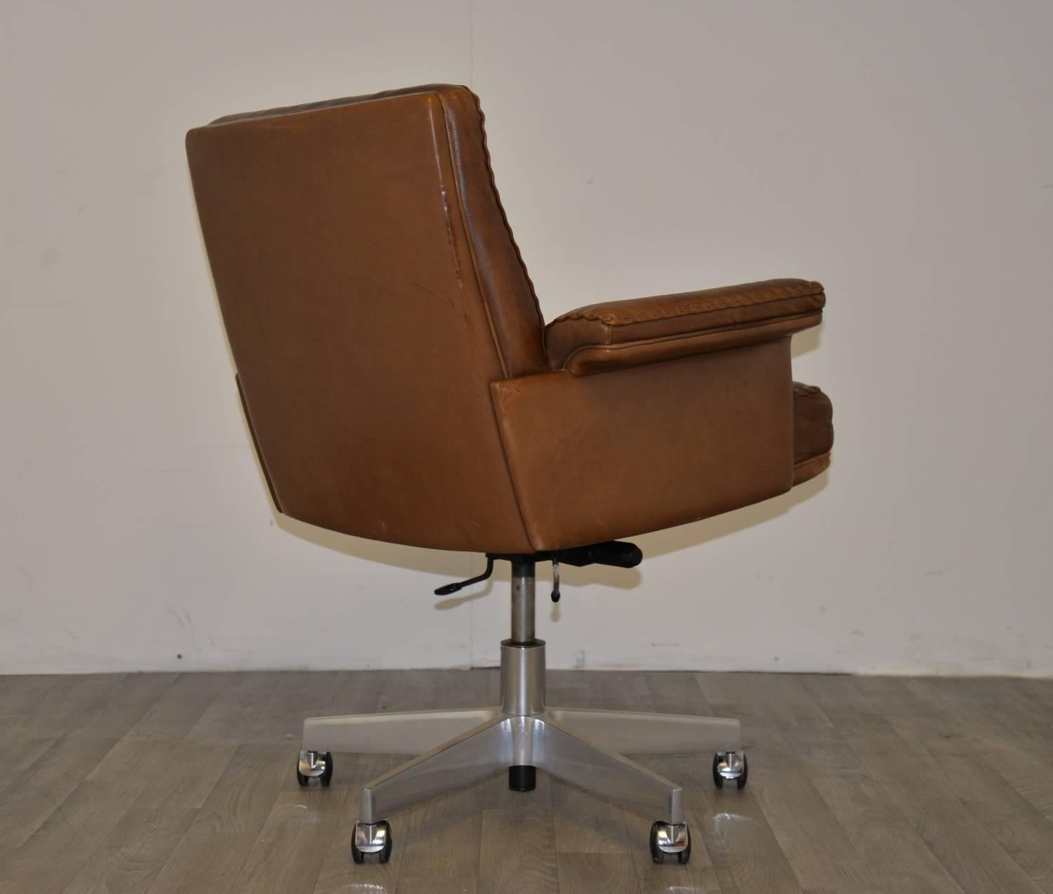 Vintage De Sede DS 35 Executive Swivel Armchair, 1960s In Excellent Condition In Fen Drayton, Cambridgeshire