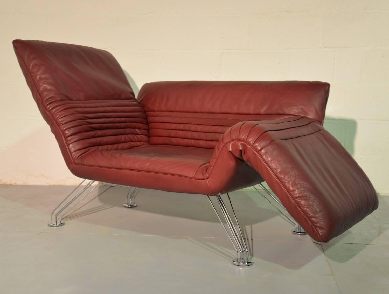 Ultra rare and multifunctional De Sede DS 142 designed by Winfried Totzek in 1988. With individually adjustable armrests and backrest, this makes it also possible to use this sofa as a chaise longue. Upholstered in stunning soft burgundy aniline