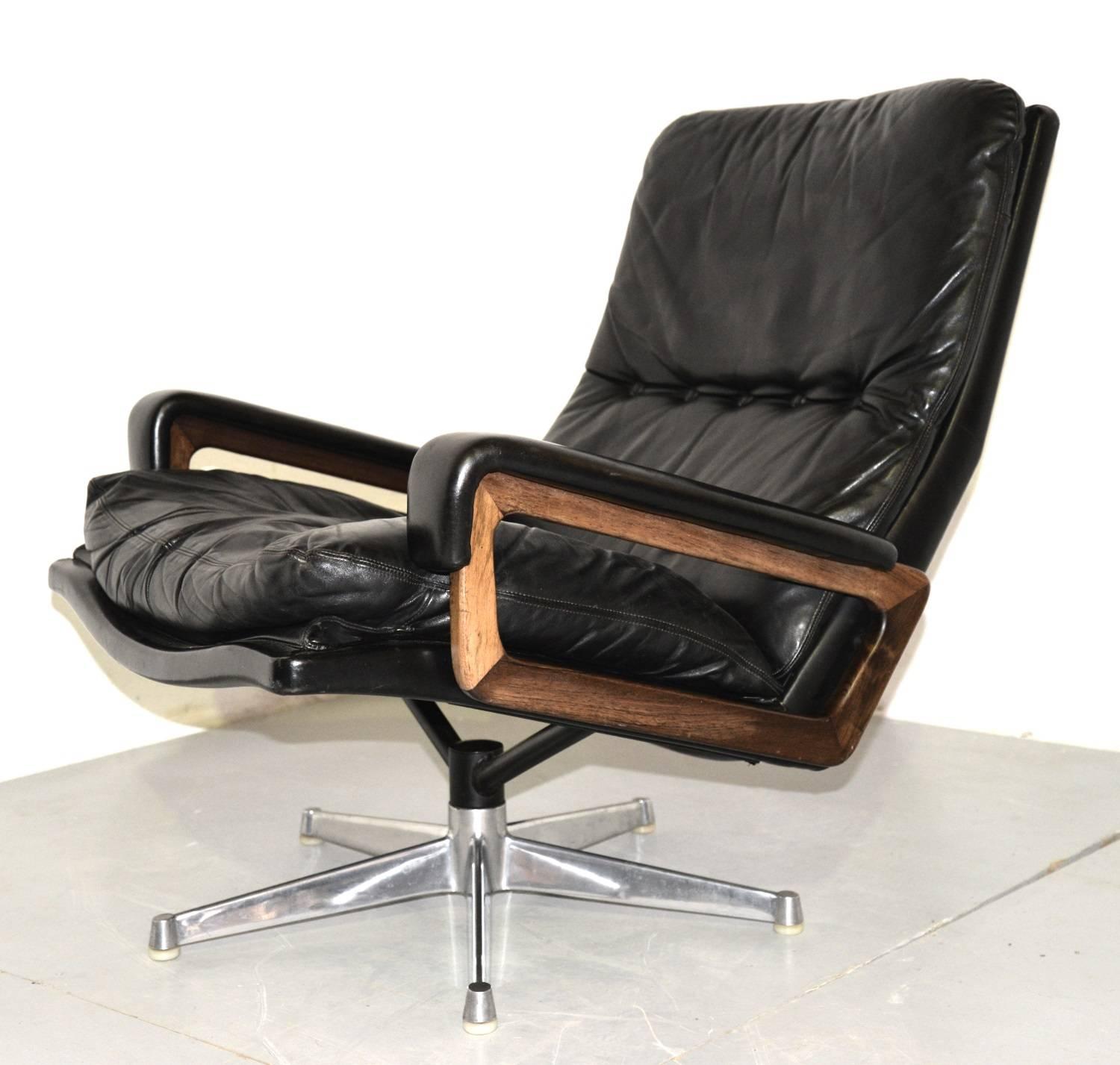 Discounted airfreight for our US and International customers ( from 2 weeks door to door)

We are delighted to bring to you a vintage lounge King armchair by Strassle of Switzerland. Designed by Andre Vandenbeuck of Belgium, the swivel lounge