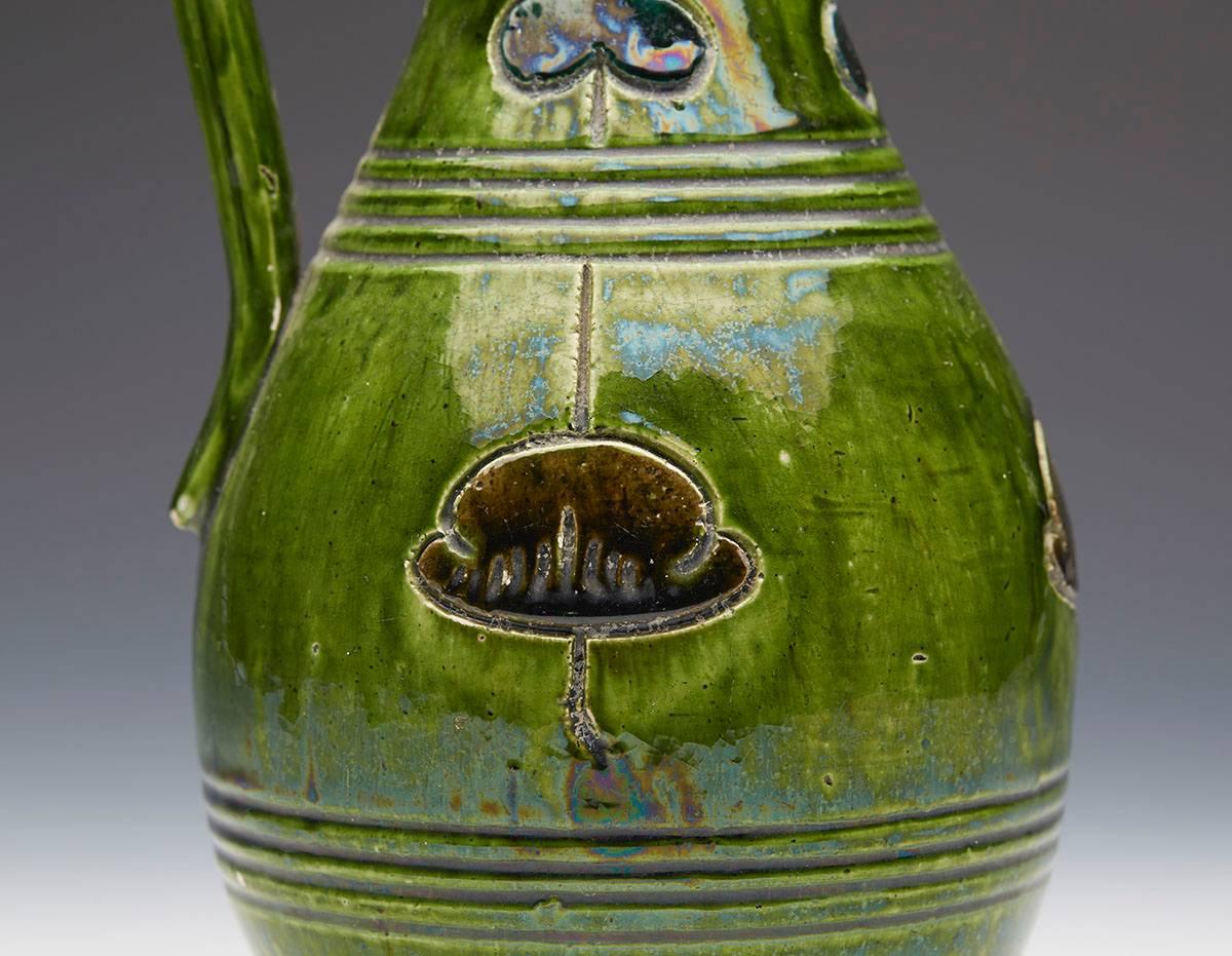 Antike grüne Keramik-Kanne, wahrscheinlich belgisch, um 1890 (Belgisch) im Angebot
