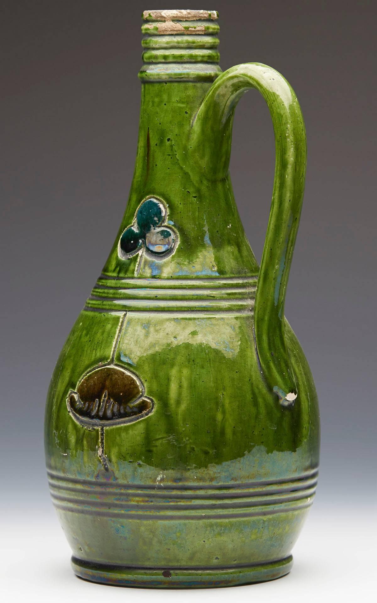 Antike grüne Keramik-Kanne, wahrscheinlich belgisch, um 1890 (Töpferwaren) im Angebot