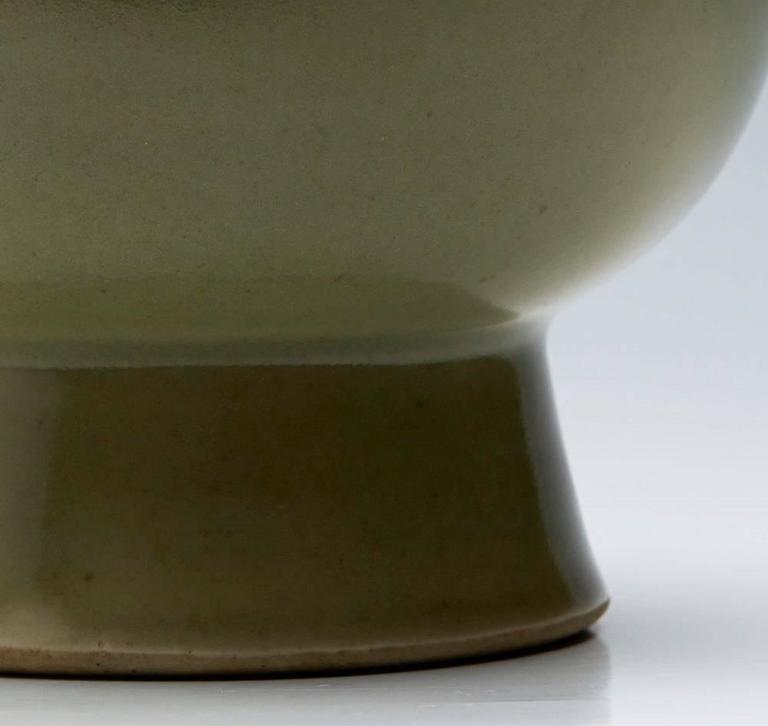 Mid-Century Modern David Leach Celadon Glazed Studio Pottery Bowl, 20th Century For Sale