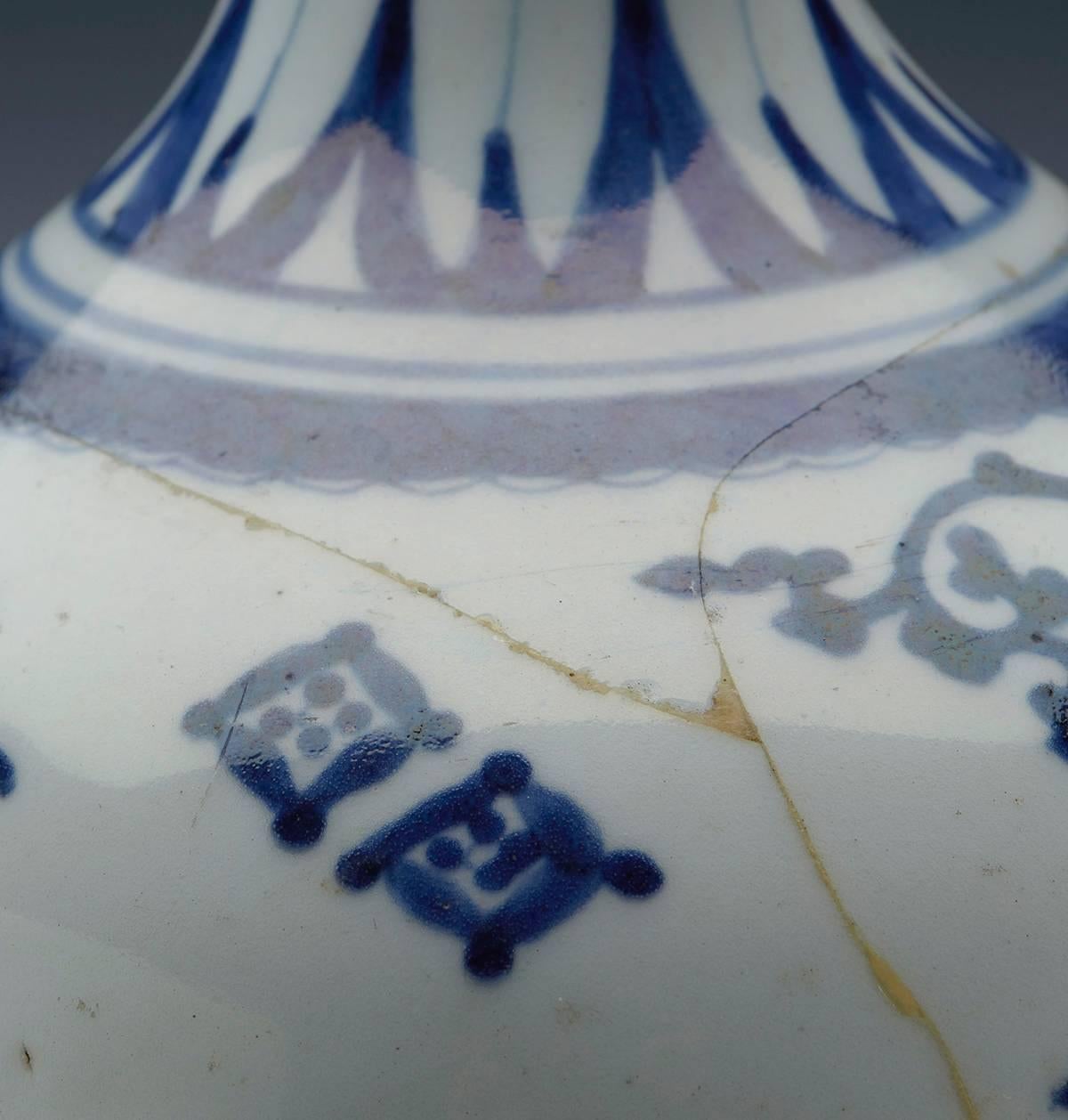 18th Century and Earlier Antique Japanese Imari Porcelain Blue and White Vase, 17th Century