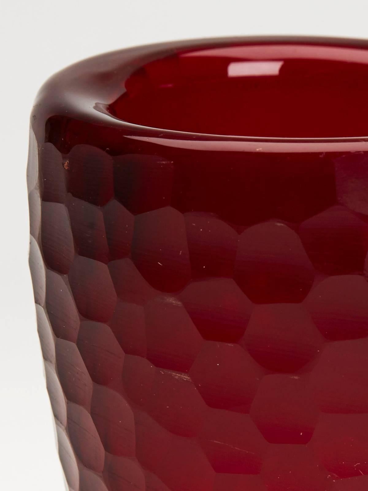 Italian Vintage Murano Red Battuto Venini Art Glass Vase, circa 1940