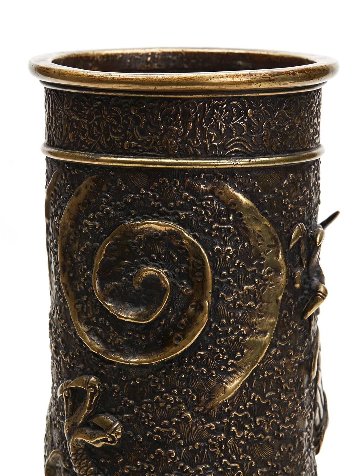 19th Century Antique Japanese Meiji Scrolling Dragon Bronze Vase In Excellent Condition In Bishop's Stortford, Hertfordshire
