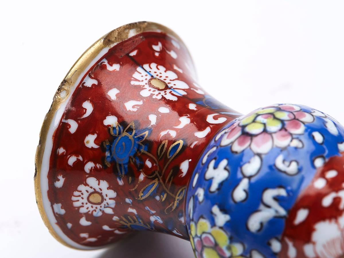 Porcelain Chinese Kangxi Painted Vase, 16th-17th Century