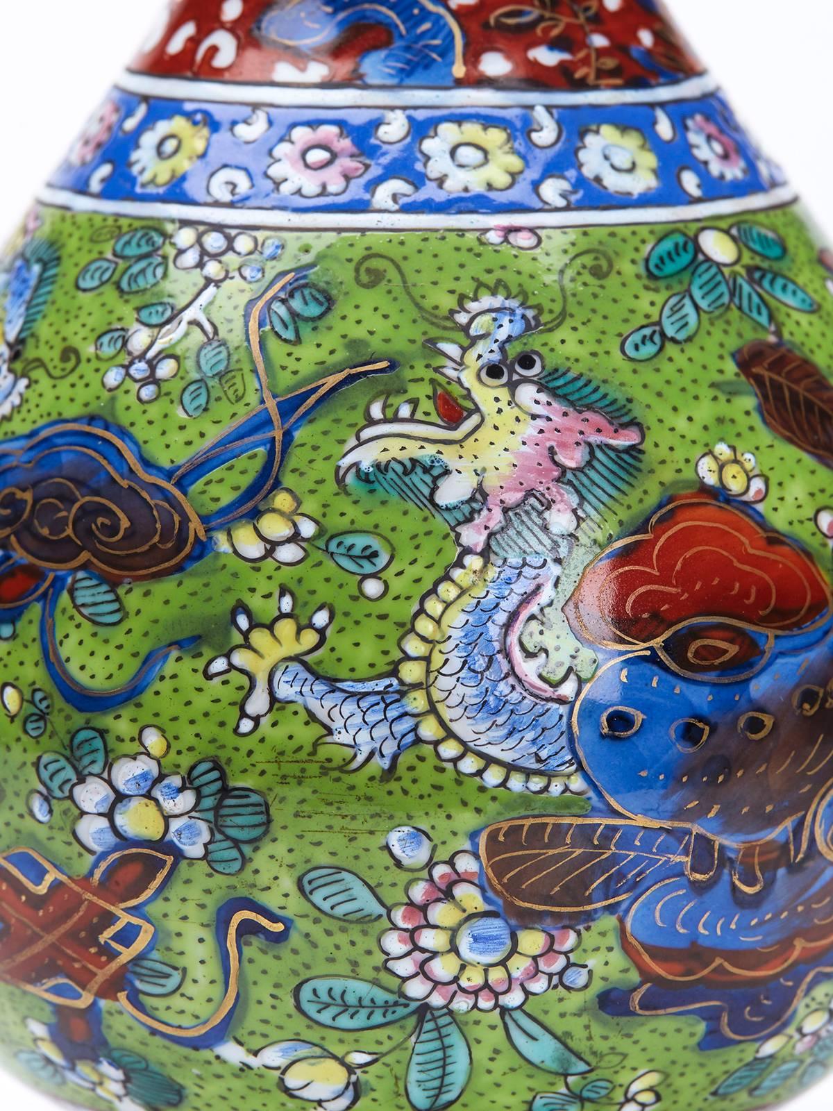 Chinese Kangxi Painted Vase, 16th-17th Century 3