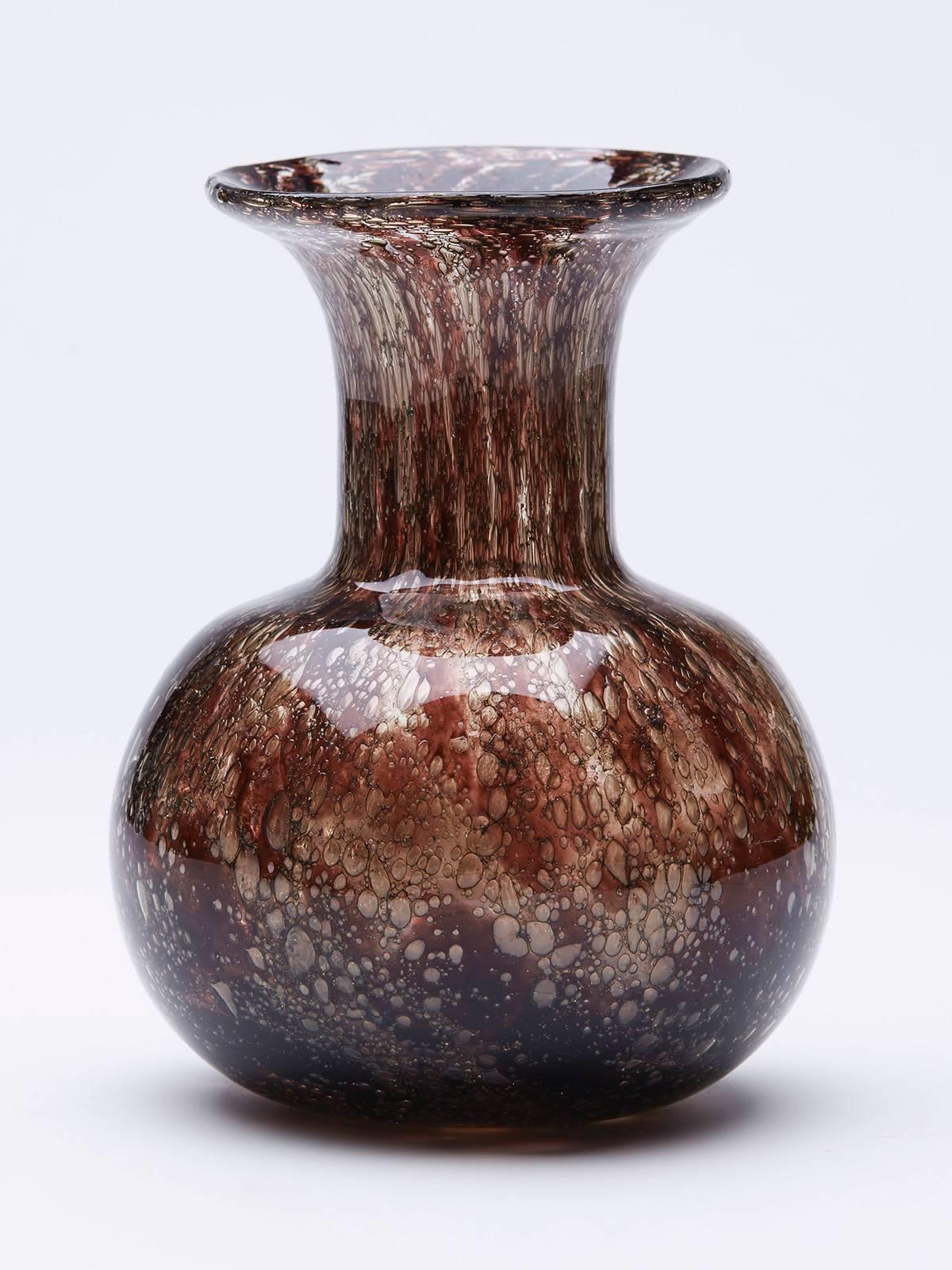 A vintage Murano Effeso art glass vase with reddy brown inclusions in a clear ground with extensive bubbling to the glass designed by Ercole Barovier for Barovier & Toso. The vase has a shaped rounded body with narrow funnel neck and trumpet shaped