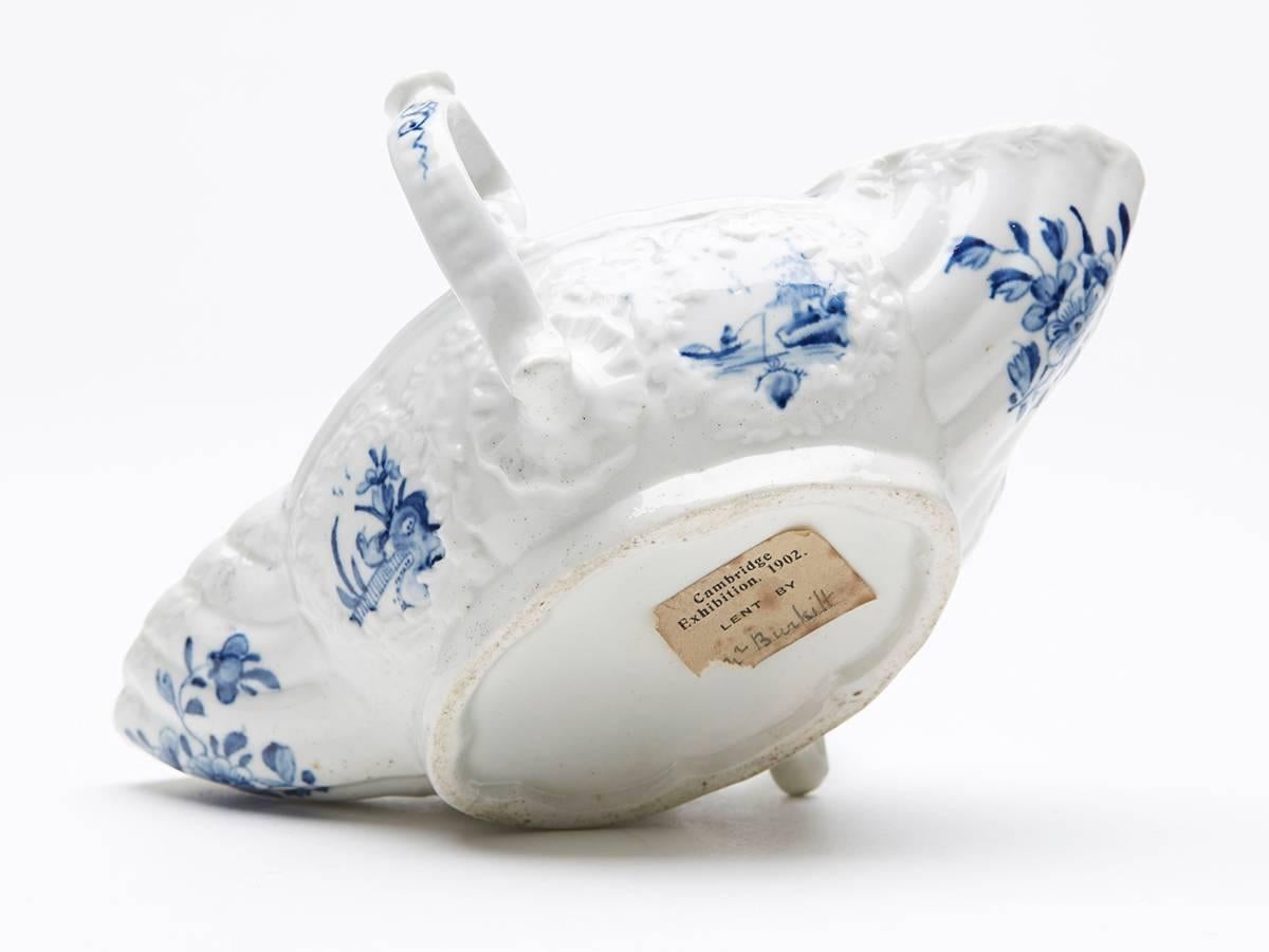 Pair of Worcester Blue and White Sauce Boats, circa 1760 In Good Condition In Bishop's Stortford, Hertfordshire