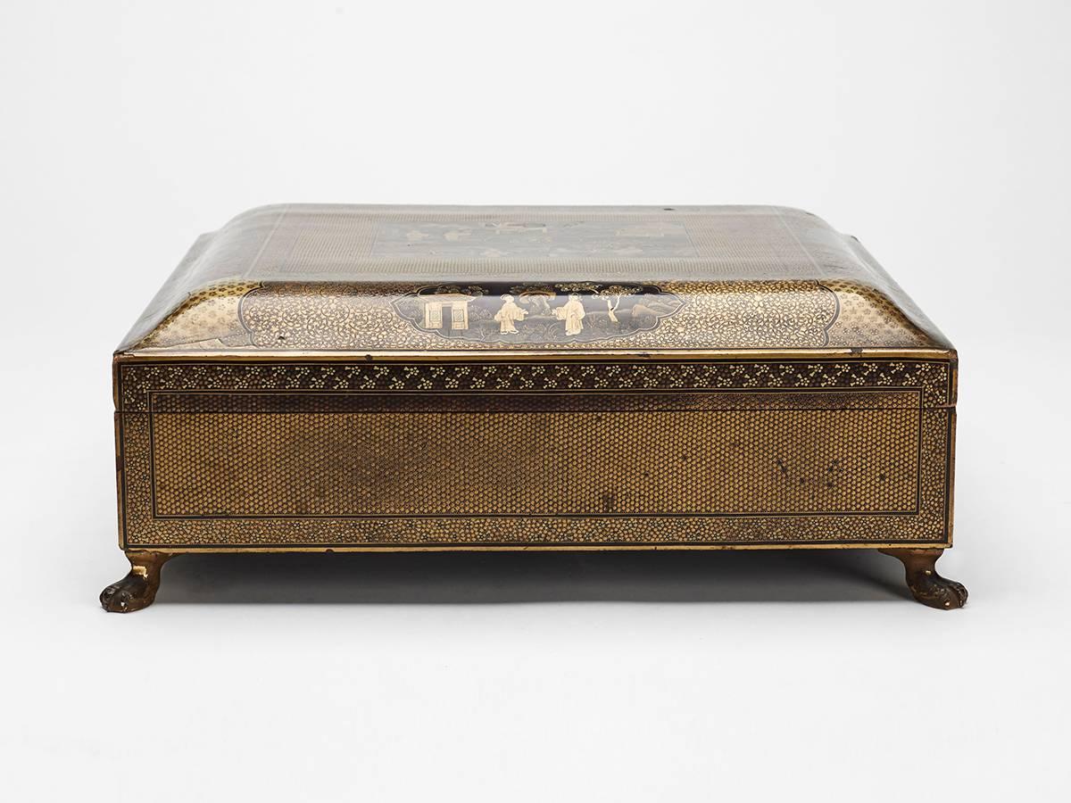 Chinese Gold and Black Lacquer Games Box, Early 19th Century For Sale 3