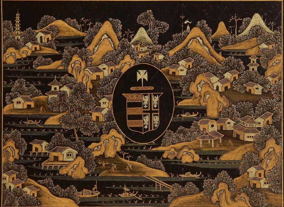 Antike chinesische Smith-Schmuckkästchen und -Teller mit Wappen (Handbemalt) im Angebot