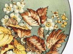 Assiette de présentation à fleurs Pinder Bourne Arts & Crafts signée vers 1886