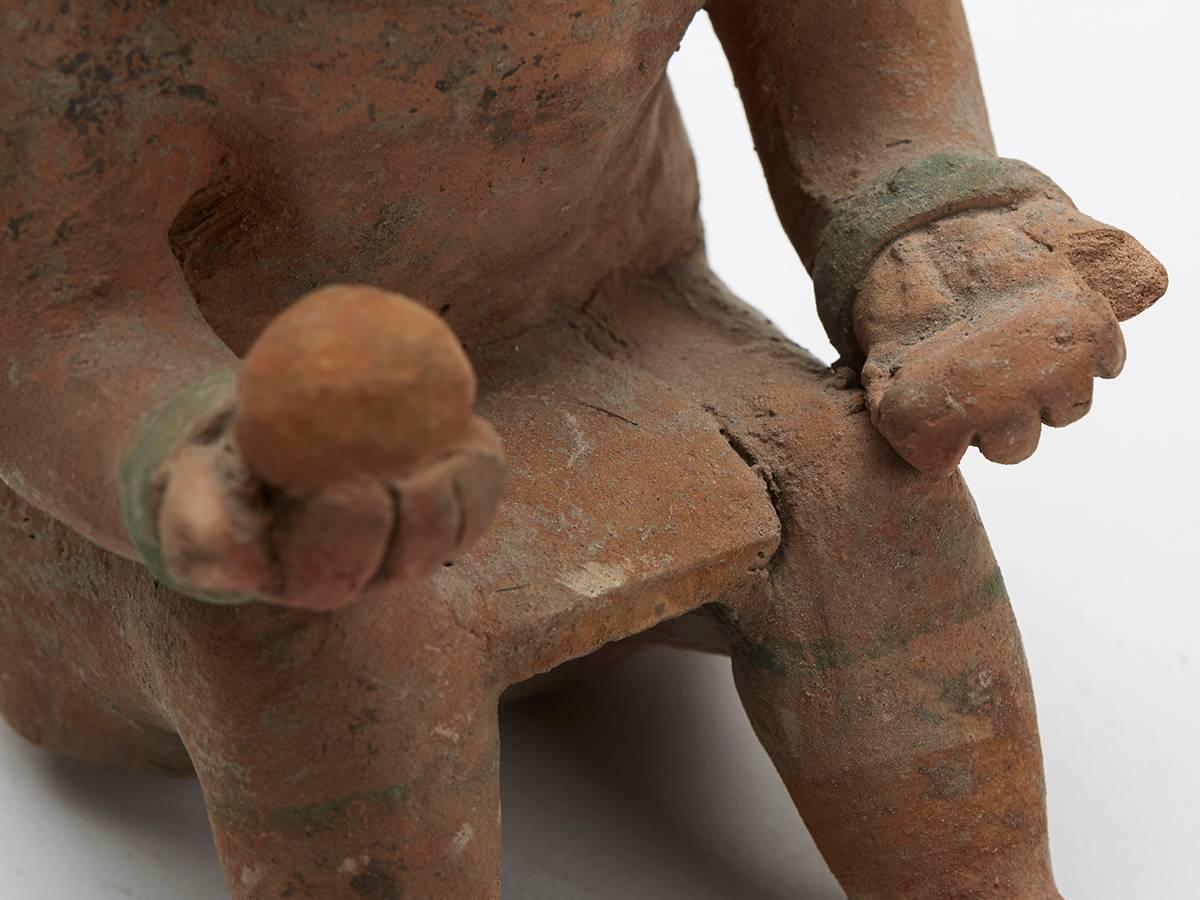 Pre Columbian Jamacoaque Pottery Seated Figure 200BC-200AD In Good Condition In Bishop's Stortford, Hertfordshire