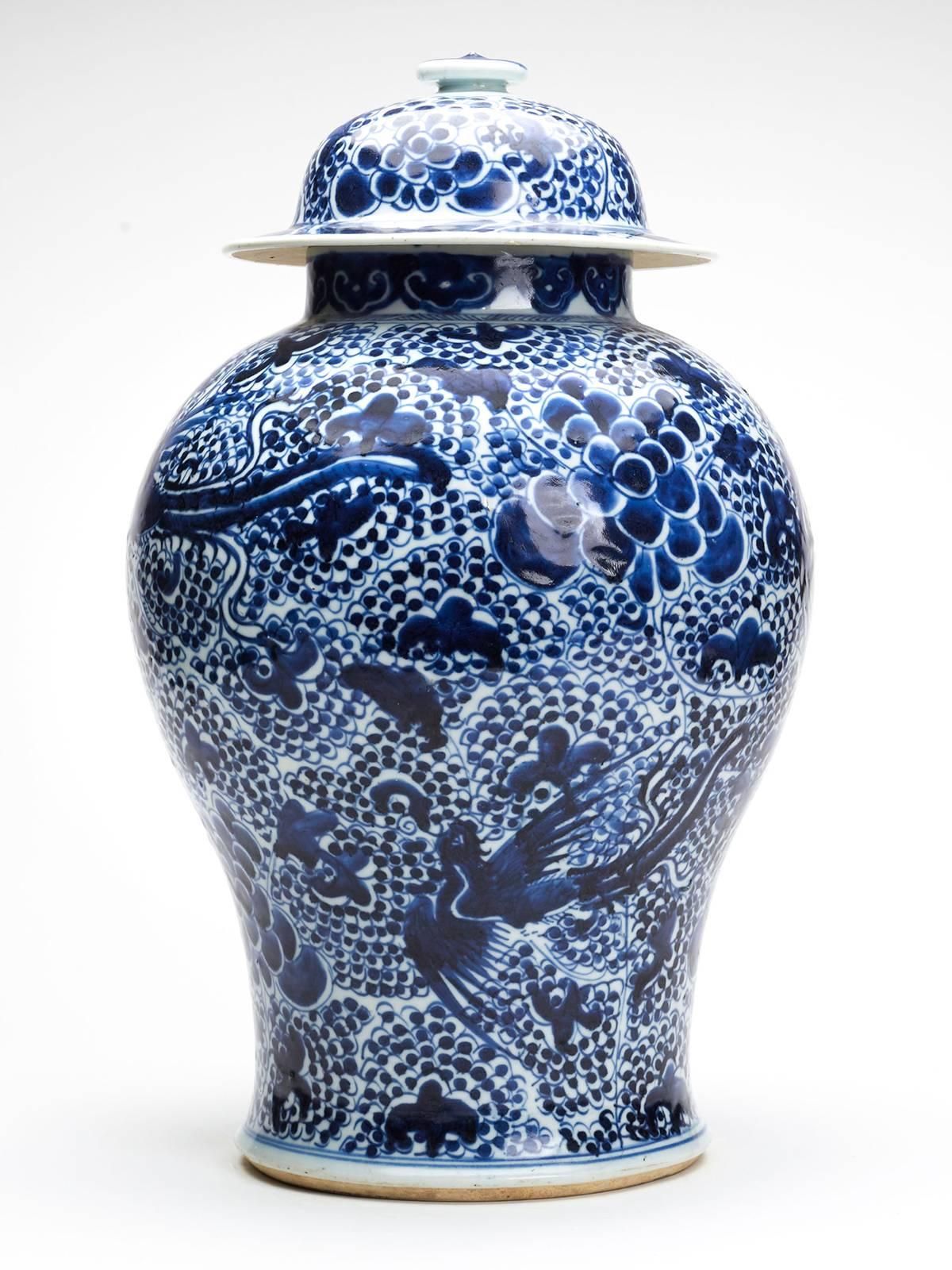 Antique Chinese Kangxi Baluster Jar or Vase, 1662-1722 In Excellent Condition In Bishop's Stortford, Hertfordshire