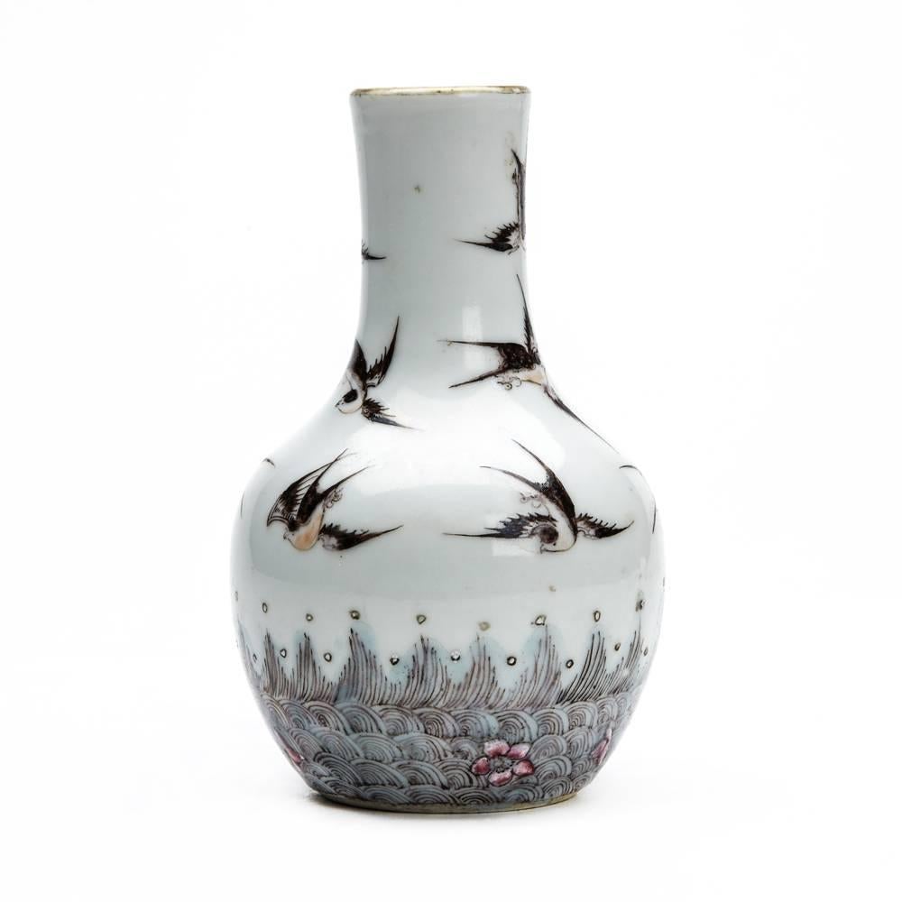 Antique Chinese Qing Swallows Porcelain Vase, 19th Century 1