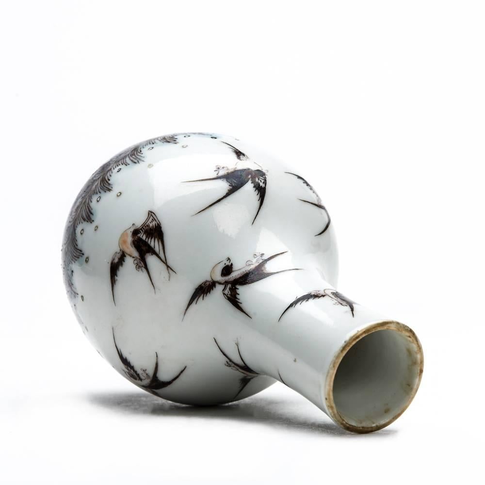 Antique Chinese Qing Swallows Porcelain Vase, 19th Century 2