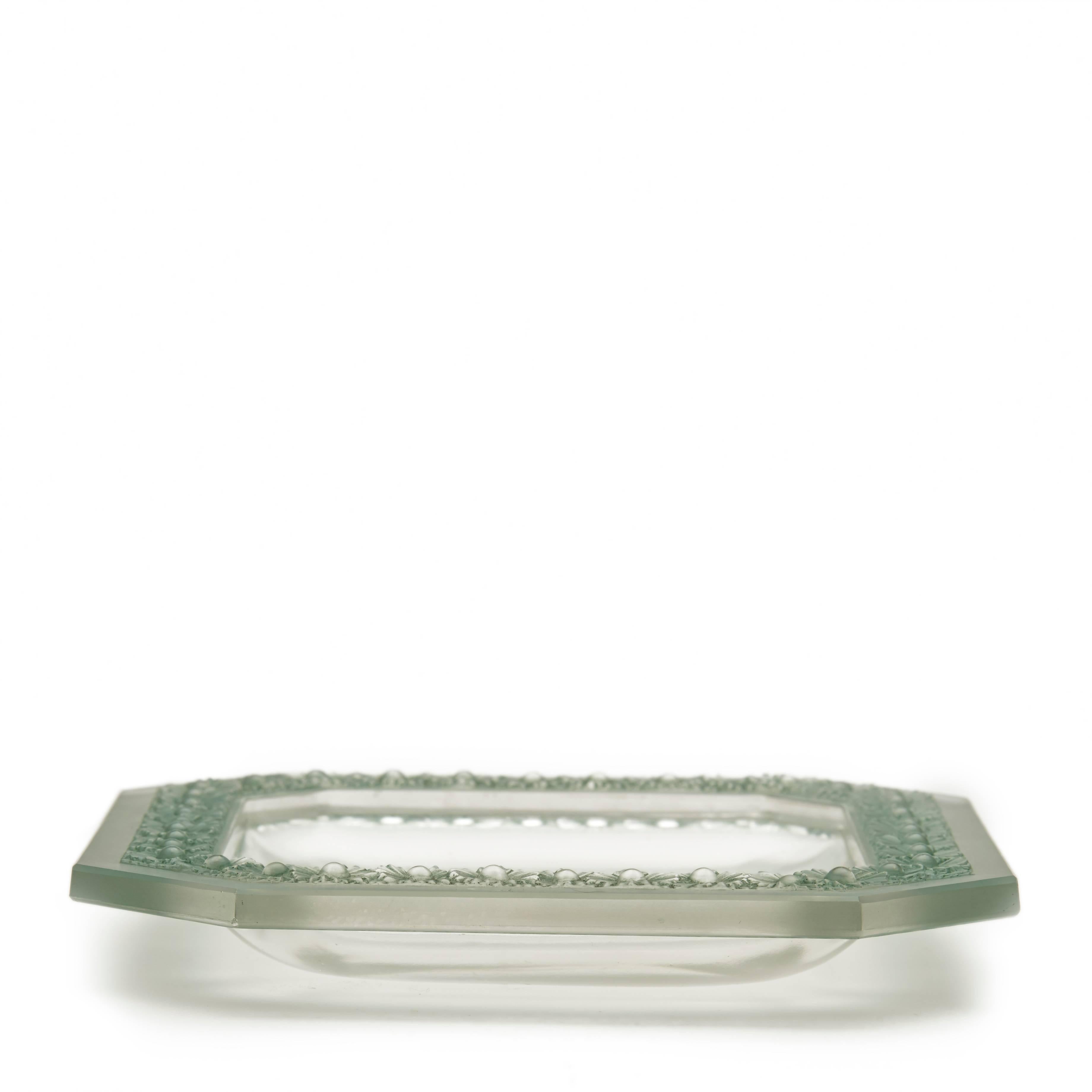 European Rene Lalique Paquerettes Pattern Glass Dish, circa 1935