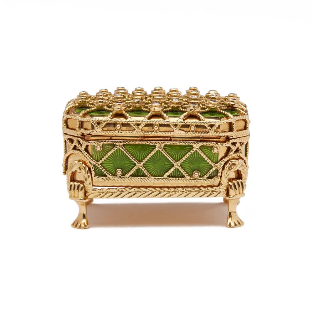 Moderne Faberge 18 kt Goldene Pillenbox & Ständer von Victor Mayer im Zustand „Gut“ im Angebot in Bishop's Stortford, Hertfordshire