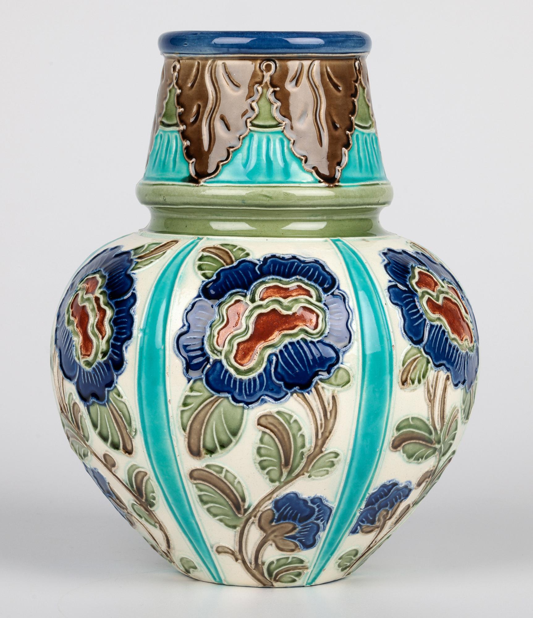 Burmantofts Exceptional Parti Ware Vase en poterie d'art à décor floral Bon état - En vente à Bishop's Stortford, Hertfordshire