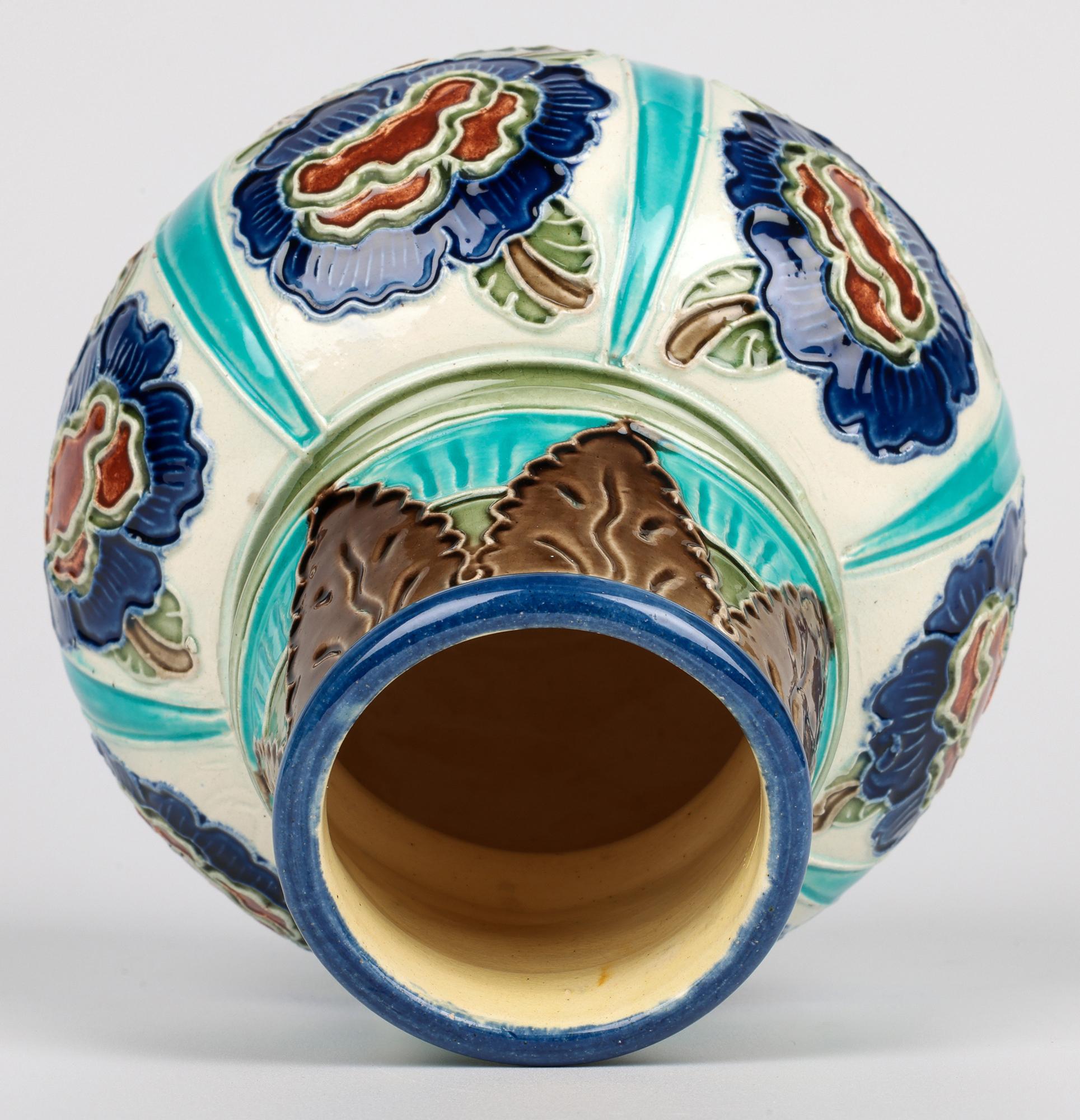 Burmantofts Exceptional Parti Ware Vase en poterie d'art à décor floral en vente 5