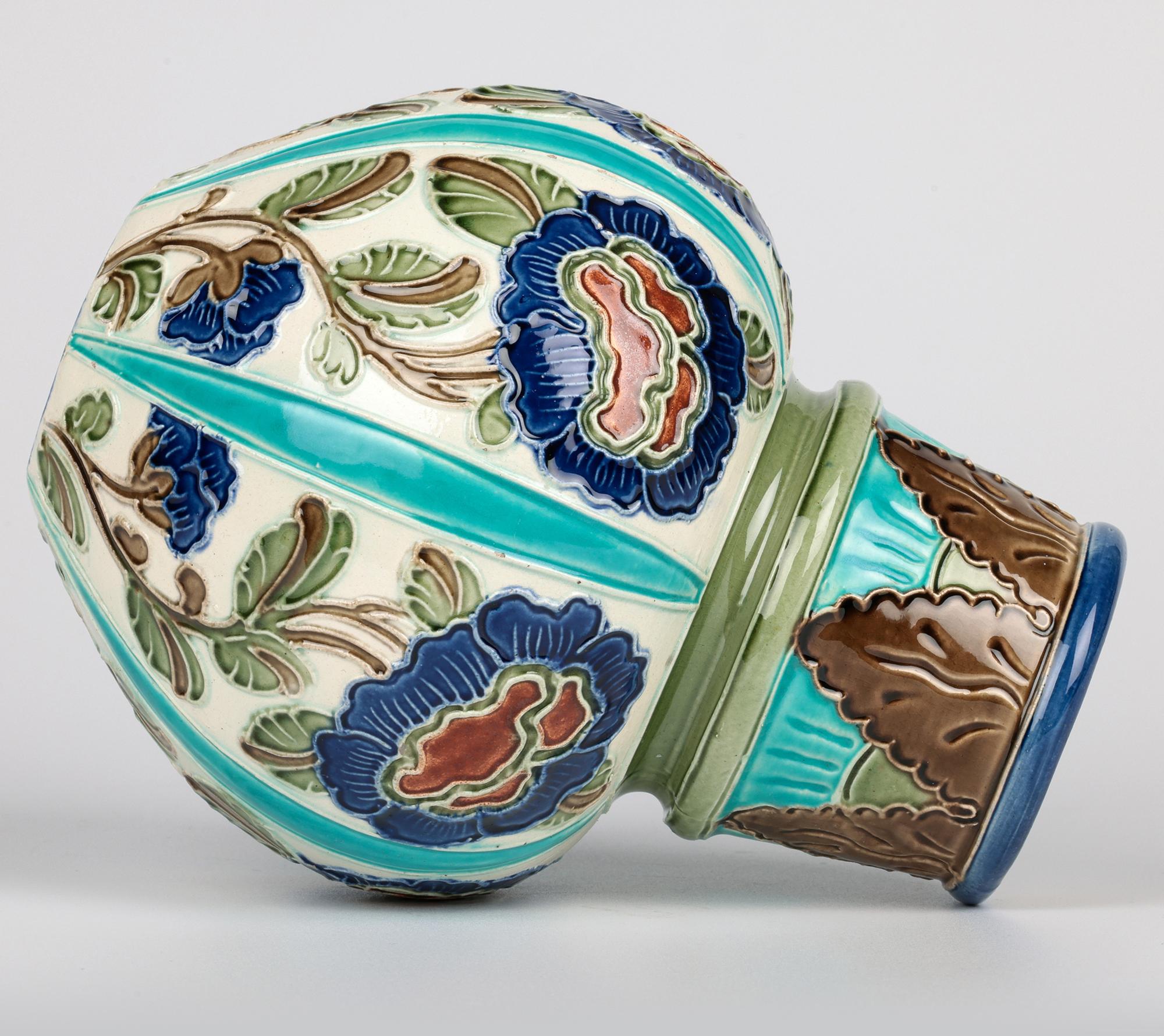 Burmantofts Exceptional Parti Ware Vase en poterie d'art à décor floral en vente 2