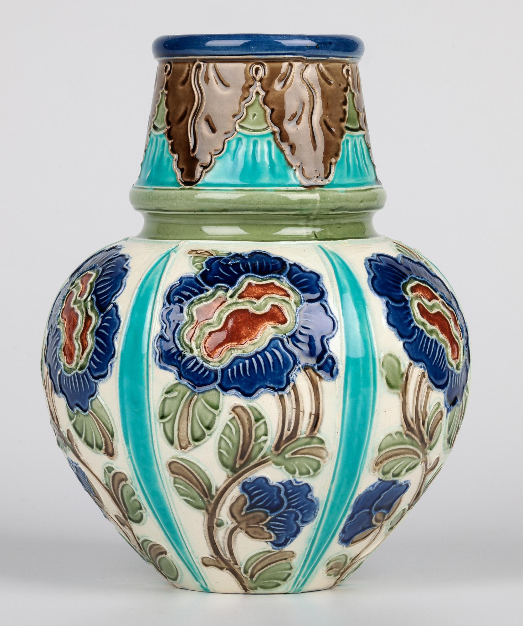Burmantofts Exceptional Parti Ware Vase en poterie d'art à décor floral en vente 8