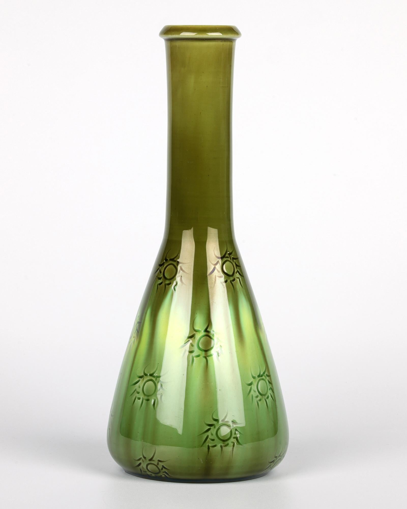 Burmantofts Rare Sunburst Pattern Flask Shaped Green Art Pottery Vase In Good Condition For Sale In Bishop's Stortford, Hertfordshire