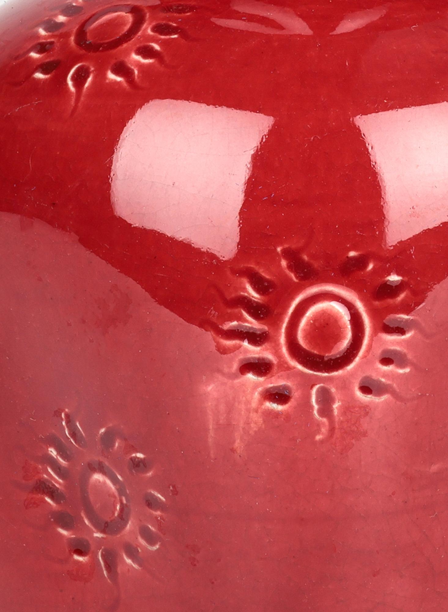 Burmantofts Sunburst Pattern Red Glazed Double Gourd Art Pottery Vase In Good Condition For Sale In Bishop's Stortford, Hertfordshire